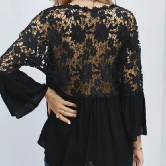๐HP๐1 Small left New lace crochet top - Picture 2 of 11